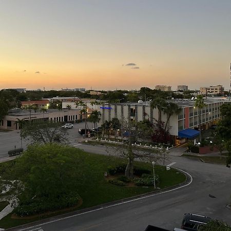 Hotel Chateaubleau Coral Gables Bagian luar foto